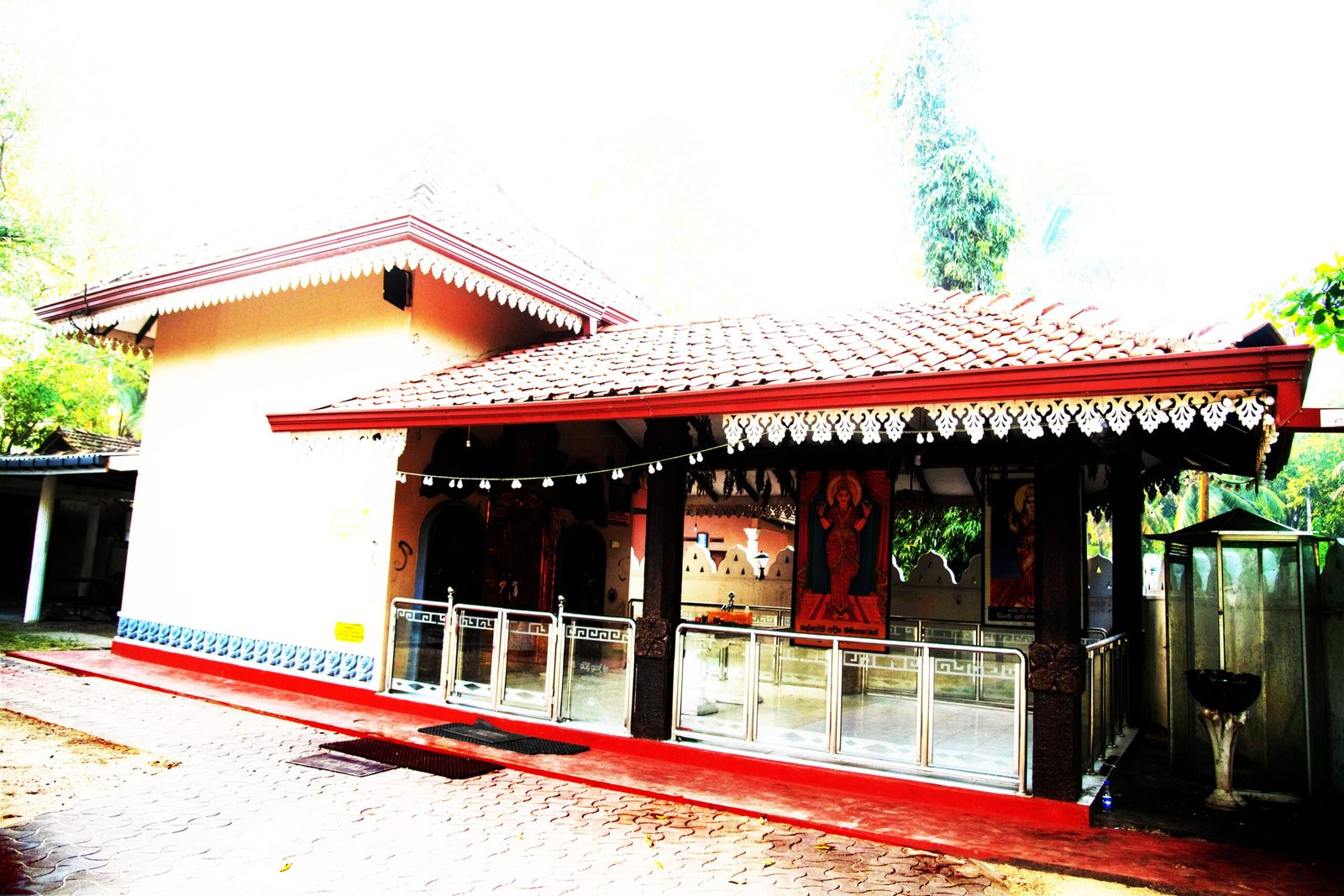 Main-Temple-Glass-Gate